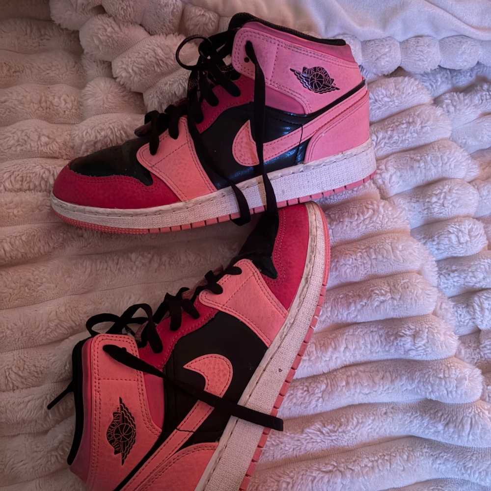 Nike Pink and Black Women's Sneakers
